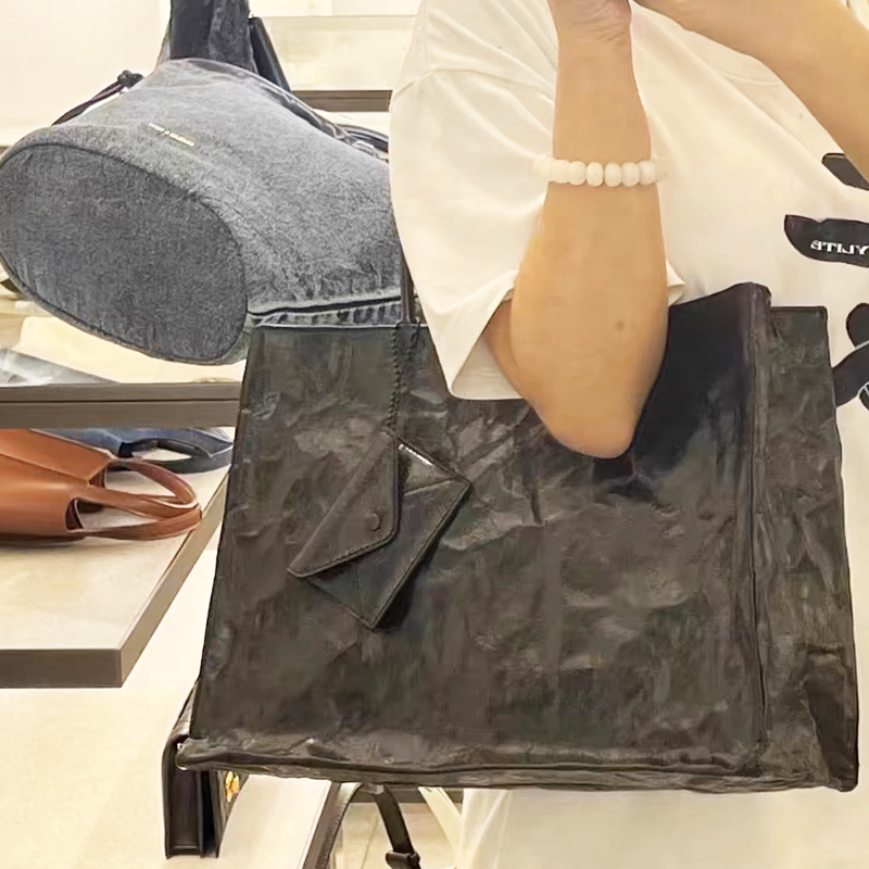 Sacs fourre-tout en papier kra - Luxury Bags Trend 2025 avis et prix
