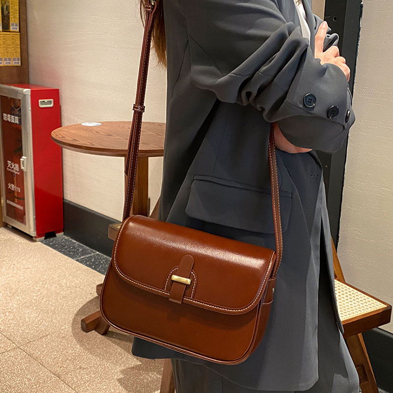 Sac à bandoulière en cuir véri - Luxury Bags Trend 2025 avis et prix
