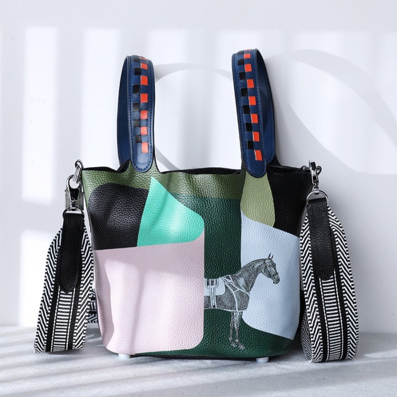 Sac seau de luxe de styliste p - Luxury Bags Trend 2025 avis et prix