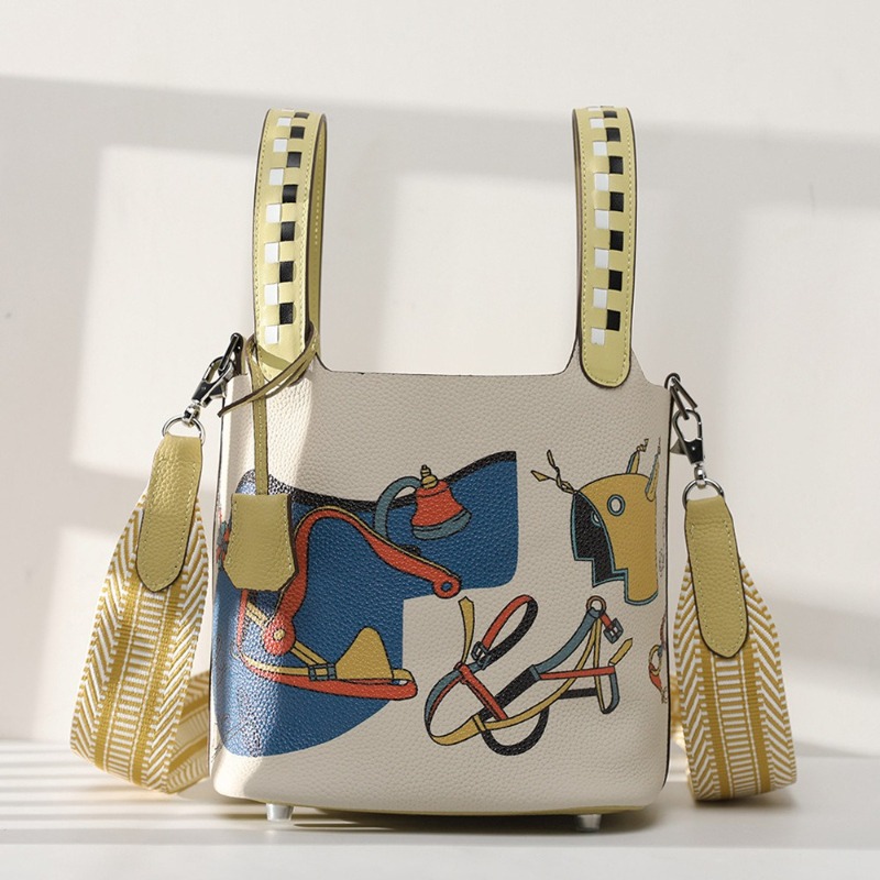 Sac seau de luxe de styliste p - Luxury Bags Trend 2025 avis et prix