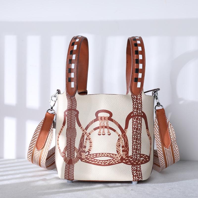 Sac seau de luxe de styliste p - Luxury Bags Trend 2025 avis et prix